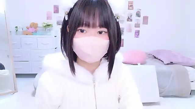 Im Yu-na online show from 10-22-25, 01:10