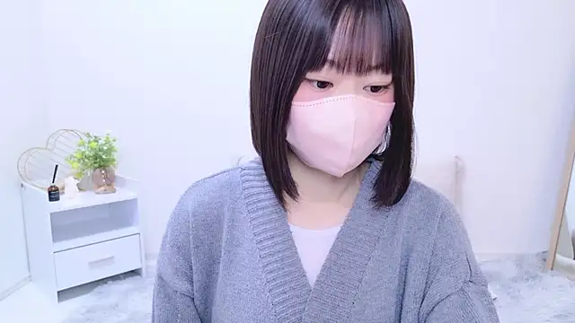 Im Yu-na online show from 03-18-25, 01:23