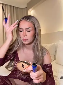 Snapshot of HotBella- chatting on 02-15-26, 06:07 HotBella- online show from 02-15-26, 06:07