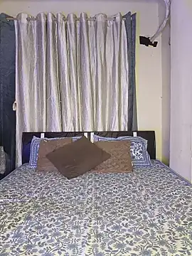 Snapshot of Bold-Cat chatting on 05-18-26, 05:51 Bold-Cat online show from 05-18-26, 05:51