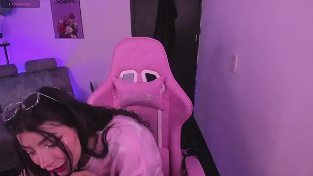 Snapshot of cami_mila9 chatting on 12-01-25, 10:32 cami mila9 online show from 12-01-25, 10:32