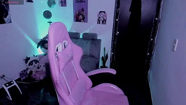 Snapshot of cami_mila9 chatting on 01-10-26, 01:45 cami mila9 online show from 01-10-26, 01:45