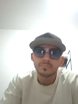 Snapshot of kevinsito1 chatting on 05-27-26, 10:39 kevinsito1 online show from 05-27-26, 10:39