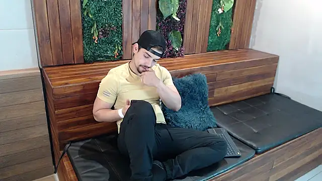 Ian Daviz online show from 10-22-25, 12:04