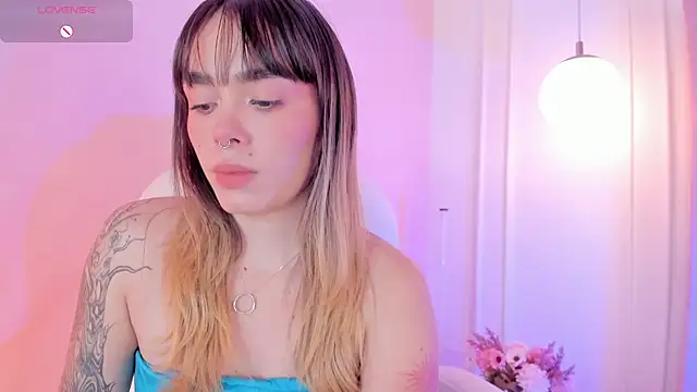 Lucy Vega online show from 12-17-25, 04:50