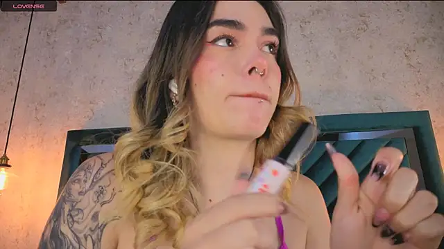 Lucy Vega online show from 10-03-25, 04:25