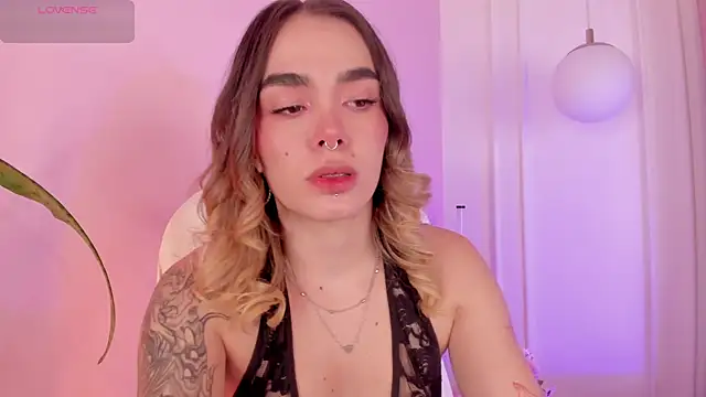 Lucy Vega online show from 10-30-25, 04:11