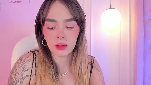 Lucy Vega online show from 01-16-26, 04:49