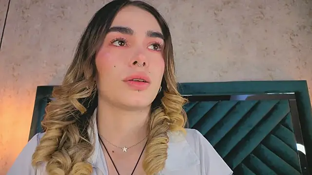 Lucy Vega online show from 09-25-25, 04:51