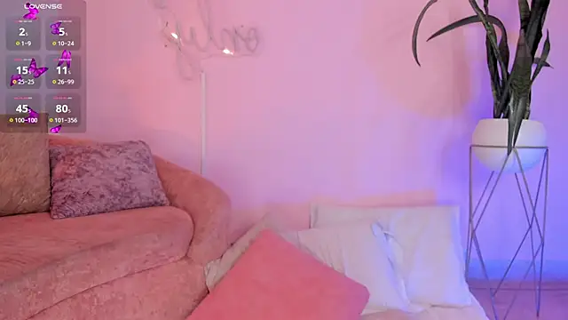 Lucy Vega online show from 11-11-25, 03:45