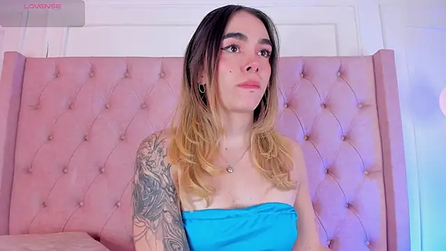 Lucy Vega online show from 10-22-25, 05:07