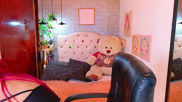 meghan nill online show from 11-26-25, 02:55