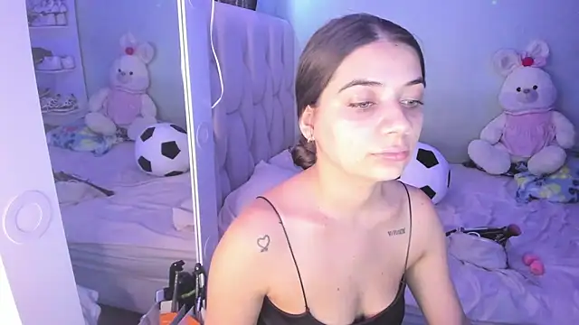 KittyKlum online show from 10-14-25, 04:40