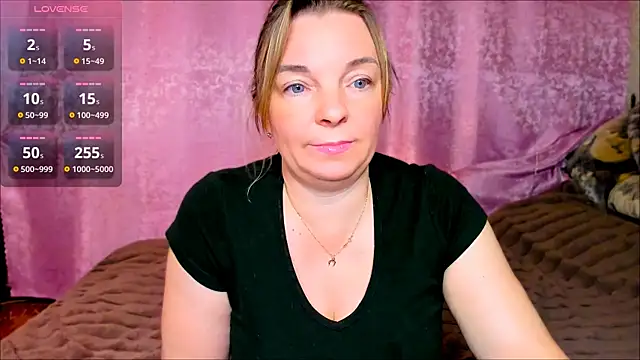 Snapshot of Regina__blue chatting on 01-28-25, 03:04 Regina  blue online show from 01-28-25, 03:04