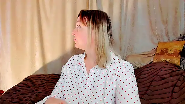 Regina  blue online show from 12-04-25, 03:11