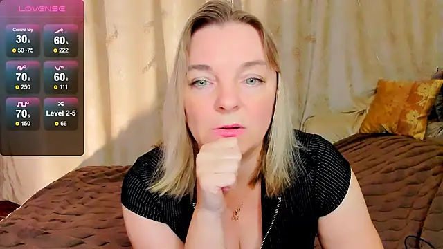Snapshot of Regina__blue chatting on 10-18-25, 04:53 Regina  blue online show from 10-18-25, 04:53