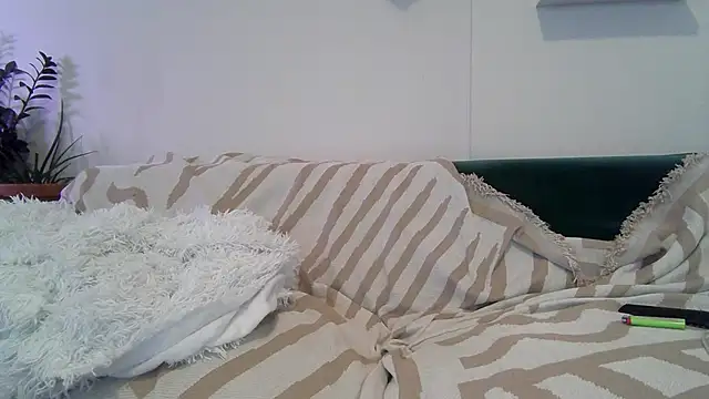 Snapshot of badblondebunny chatting on 05-04-26, 12:36 badblondebunny online show from 05-04-26, 12:36