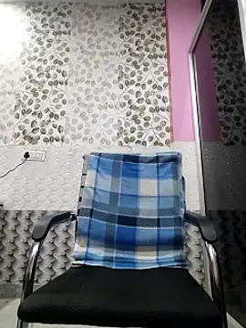 Snapshot of Kashish_18 chatting on 02-11-25, 12:15 Kashish 18 online show from 02-11-25, 12:15