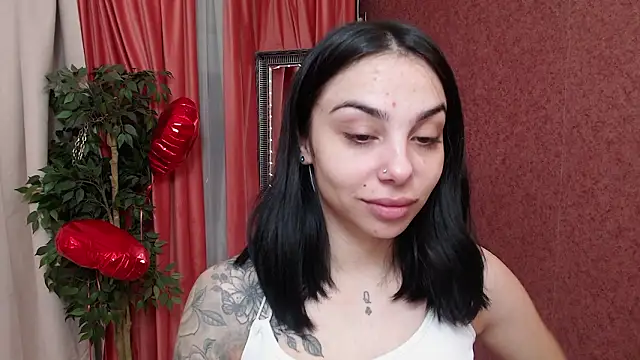 Snapshot of MissJuliax chatting on 02-17-26, 08:33 MissJuliax online show from 02-17-26, 08:33