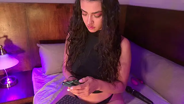 Snapshot of SeleneeEvanss chatting on 10-07-25, 11:00 SeleneeEvanss online show from 10-07-25, 11:00