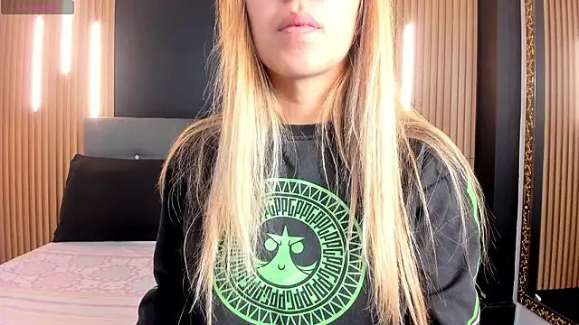 EvaaLovia1 online show from 03-06-26, 01:17