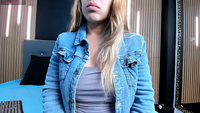 EvaaLovia1 online show from 04-08-26, 01:34