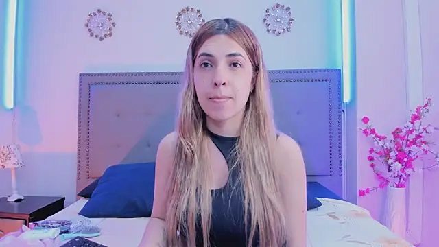 Snapshot of EvaaLovia1 chatting on 06-18-26, 01:38 EvaaLovia1 online show from 06-18-26, 01:38