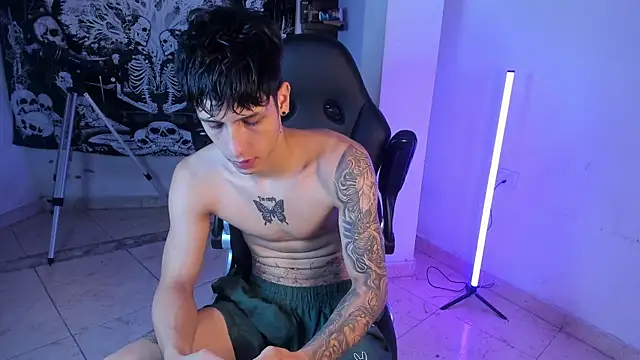 Snakebutterfly online show from 01-06-26, 04:27