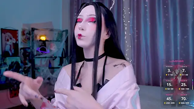 Snapshot of Carolina_Leep chatting on 10-28-25, 01:32 Carolina Leep online show from 10-28-25, 01:32