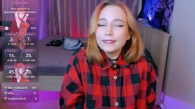 Snapshot of Carolina_Leep chatting on 01-14-25, 05:01 Carolina Leep online show from 01-14-25, 05:01