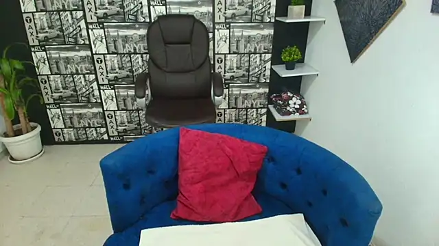 Gissel Angel online show from 10-13-25, 08:32