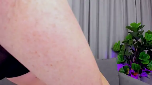 Snapshot of sexyangeloux chatting on 03-02-25, 08:46 sexyangeloux online show from 03-02-25, 08:46