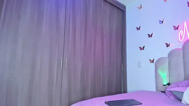 Snapshot of NaomiAsha chatting on 09-14-25, 11:21 NaomiAsha online show from 09-14-25, 11:21