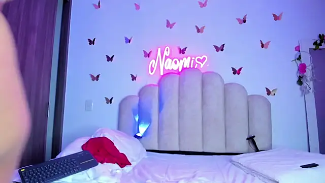 Snapshot of NaomiAsha chatting on 11-20-25, 12:00 NaomiAsha online show from 11-20-25, 12:00