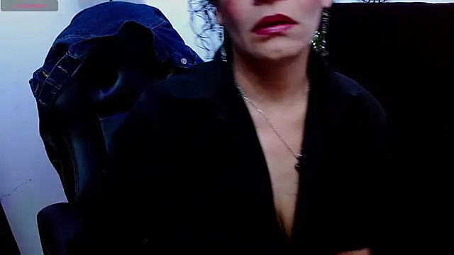 AlexandraJones  online show from 11-02-25, 03:44