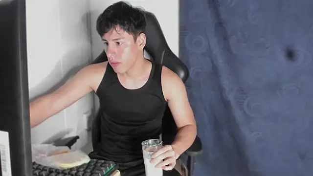 Snapshot of krizia7 chatting on 03-20-25, 11:12 krizia7 online show from 03-20-25, 11:12