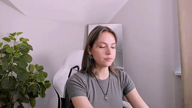 Niky  Jess online show from 01-26-25, 05:56