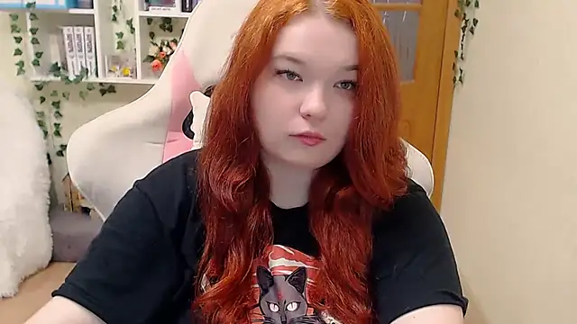 Snapshot of HaleyRoute chatting on 10-07-25, 12:06 HaleyRoute online show from 10-07-25, 12:06