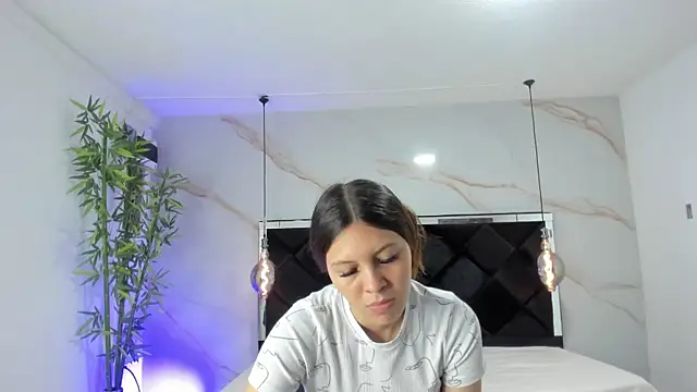 AngelaaCute  online show from 11-06-25, 12:20