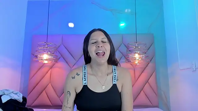 Snapshot of AngelaaCute_ chatting on 06-25-26, 11:59 AngelaaCute online show from 06-25-26, 11:59