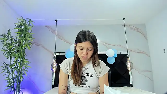 AngelaaCute  online show from 10-03-25, 12:17