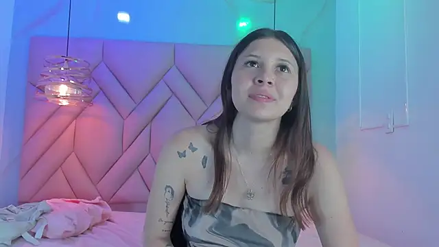 Snapshot of AngelaaCute_ chatting on 06-18-26, 12:10 AngelaaCute online show from 06-18-26, 12:10