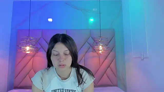Snapshot of AngelaaCute_ chatting on 06-10-26, 12:06 AngelaaCute online show from 06-10-26, 12:06