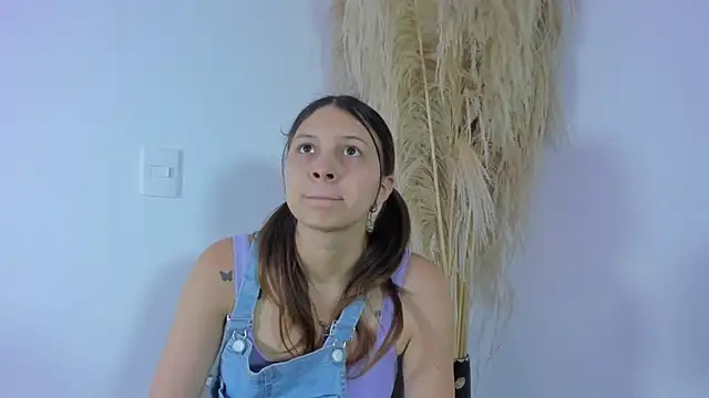 AngelaaCute  online show from 03-05-25, 12:11