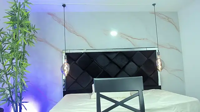 AngelaaCute  online show from 10-07-25, 12:17