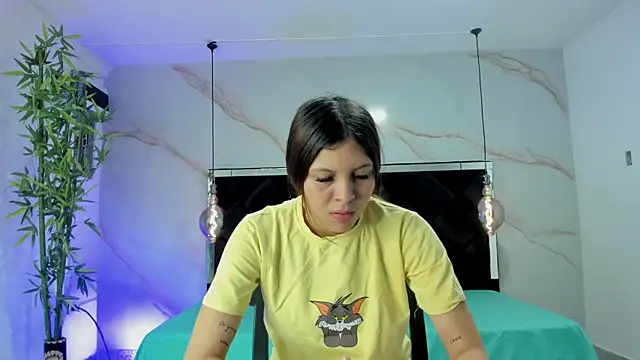 AngelaaCute  online show from 09-10-25, 12:04