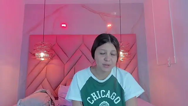 Snapshot of AngelaaCute_ chatting on 06-06-26, 12:10 AngelaaCute online show from 06-06-26, 12:10