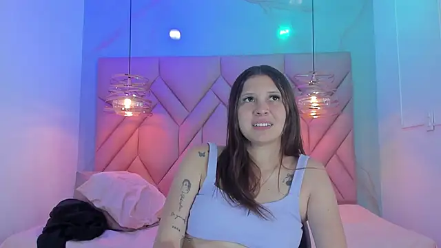 Snapshot of AngelaaCute_ chatting on 06-22-26, 12:02 AngelaaCute online show from 06-22-26, 12:02