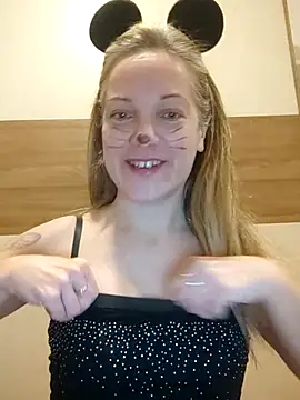 Snapshot of Dark_Angel_22 chatting on 02-10-26, 05:17 Dark Angel 22 online show from 02-10-26, 05:17