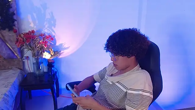 Snapshot of nickolas_moon chatting on 01-03-25, 02:54 nickolas moon online show from 01-03-25, 02:54